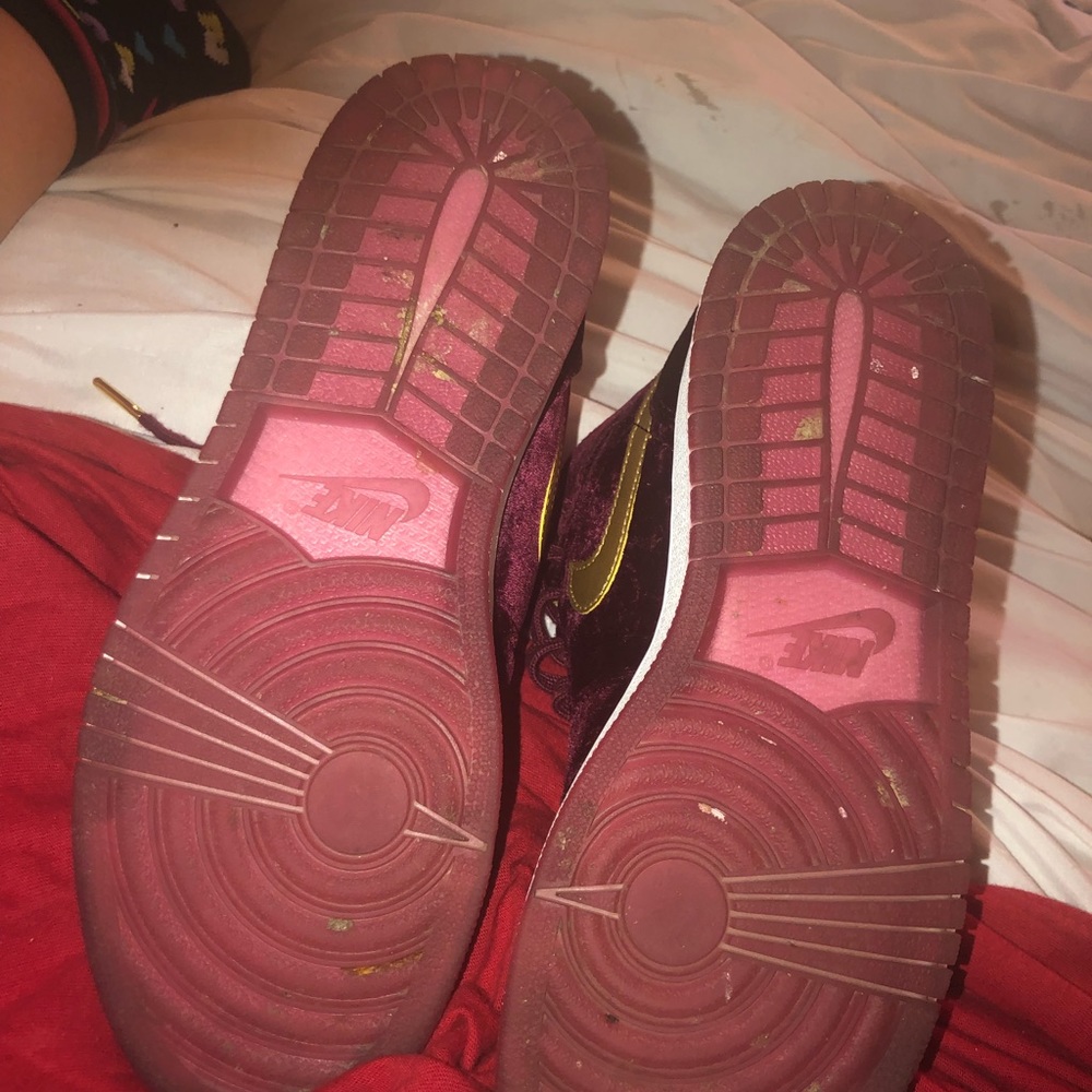 Jordan 1 velvet night maroon